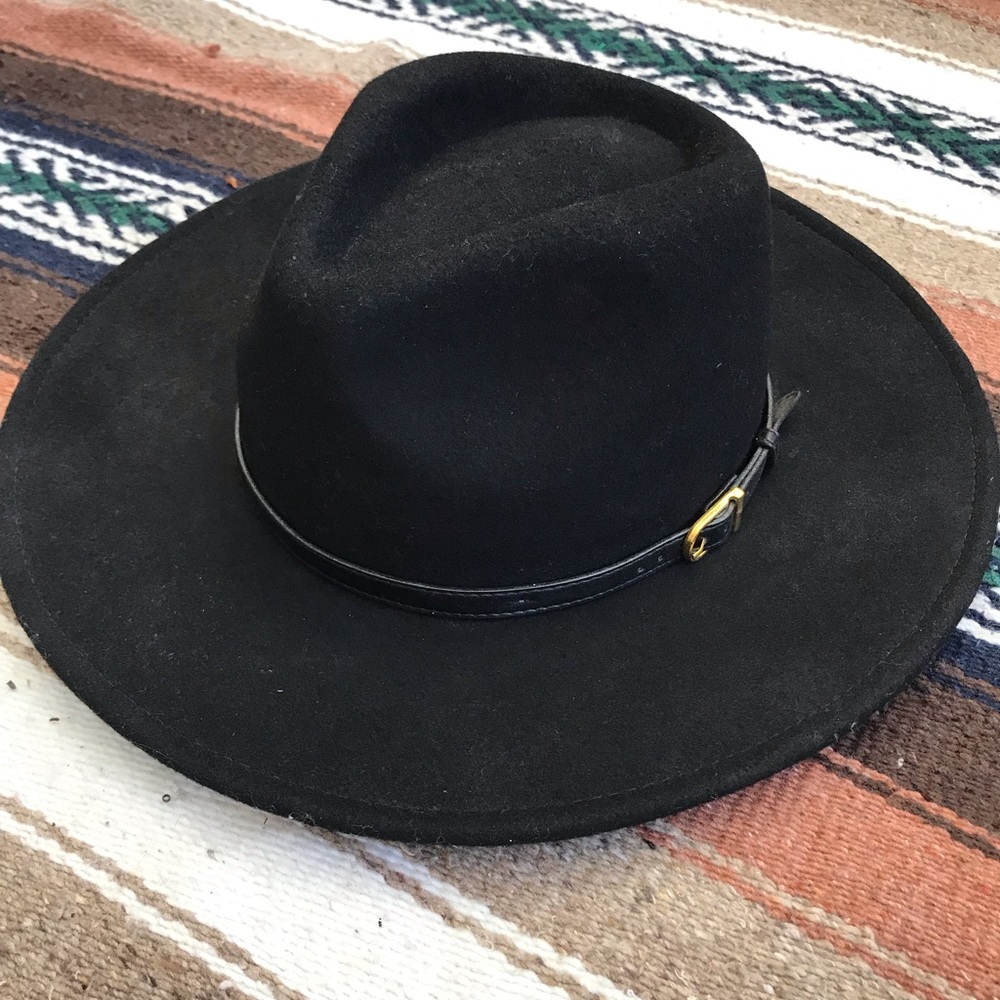 Buckle hat